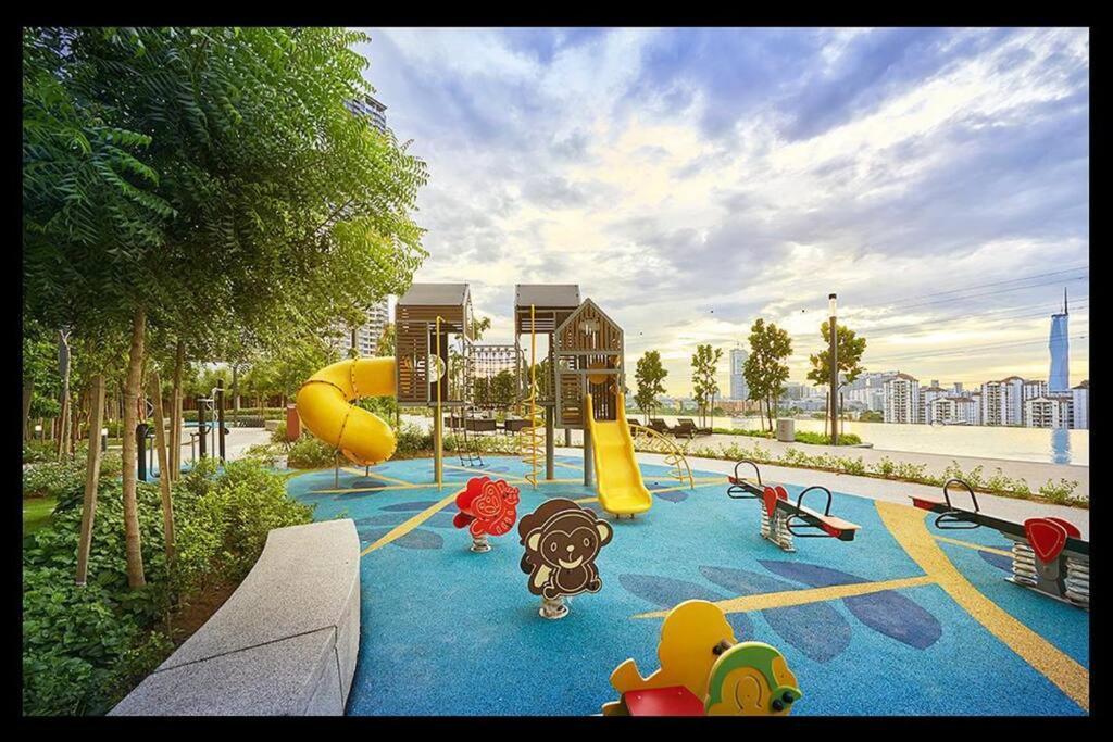 Klccpavtrxvelocity X Mrtlrt X 13pax X 3r2b X Free 1cpark Apartment *