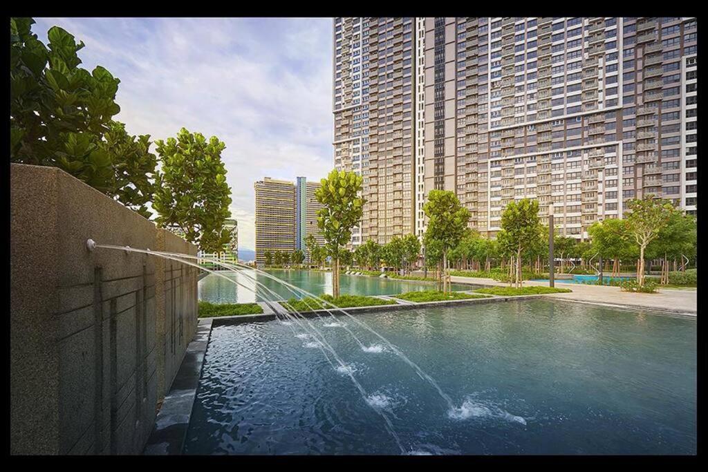 Klccpavtrxvelocity X Mrtlrt X 13pax X 3r2b X Free 1cpark Apartment