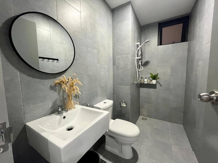 Klccpavtrxvelocity X Mrtlrt X 13pax X 3r2b X Free 1cpark Apartment
