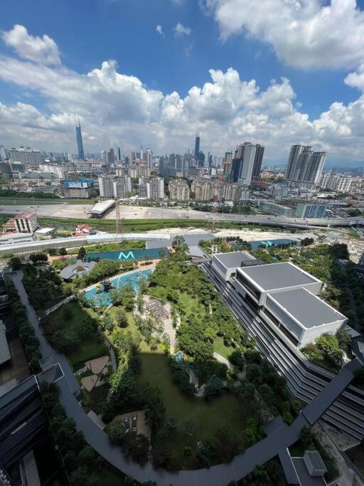 Klccpavtrxvelocity X Mrtlrt X 13pax X 3r2b X Free 1cpark Apartment *